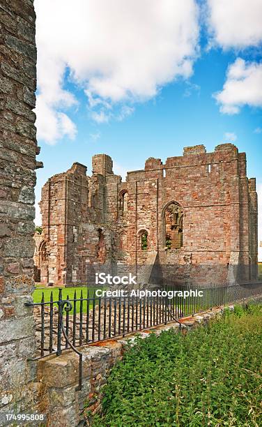 Lindisfarne Priory - zdjęcia stockowe i więcej obrazów Anglia - Anglia, Anglia Północno-wschodnia, Bez ludzi