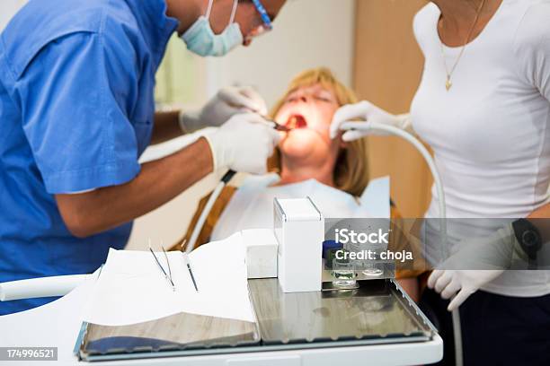 Foto de Meio Envelhecido Mulher No Dentistdoctor E Enfermeira Trabalhando e mais fotos de stock de Adulto