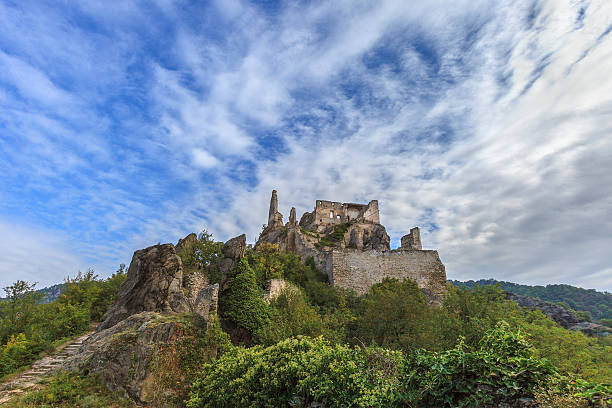 Kuenringer Castle, Dürnstein, Austria The Kuenringer Castle is a ruined castle overlooking the town of Dürnstein, famous for having been the prison of King Richard I Lionheart. Now it is almost completely destroyed, but the the footpath that starts in the old town and leads to the castle offers spectacular views of the Danube River e the Wachau with the expanse of vineyards that cover the countryside. durnstein stock pictures, royalty-free photos & images