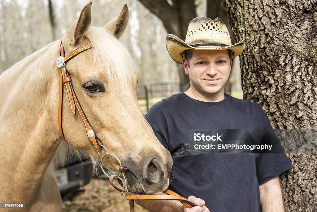 Mann und sein Pferd - Lizenzfrei Agrarbetrieb Stock-Foto