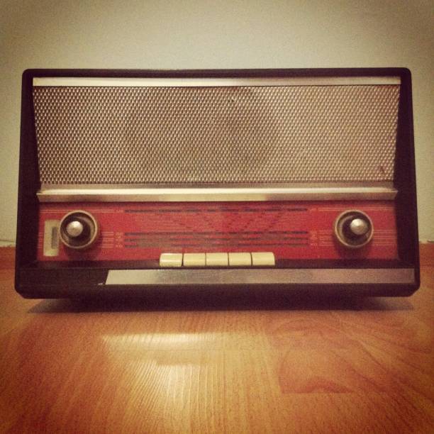 istock Old Fashion radio 174997707