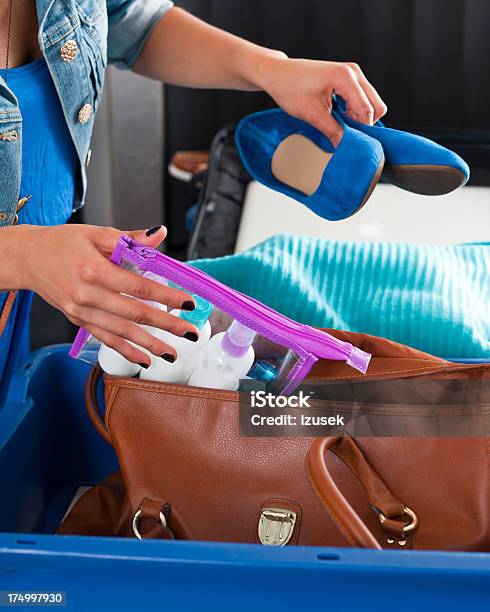 No Aeroporto De Controlo De Segurança - Fotografias de stock e mais imagens de Aeroporto - Aeroporto, Barreira de Segurança, Serviço de segurança