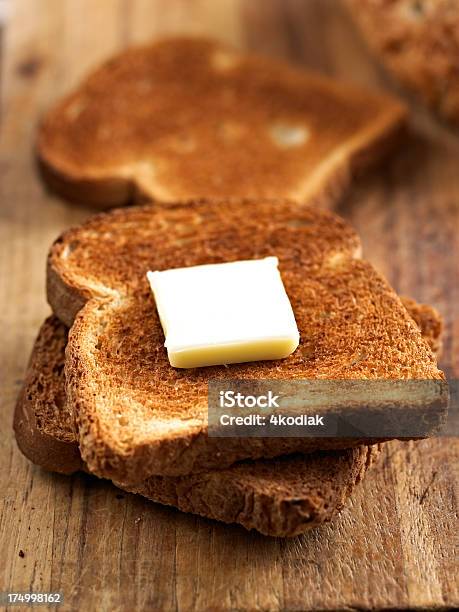 Pan Tostado Foto de stock y más banco de imágenes de Alimento tostado - Alimento tostado, Desayuno, Foto de estudio