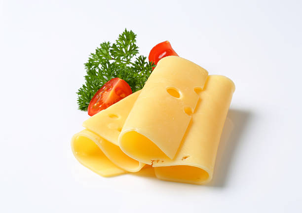 doblado rodajas de queso y las verduras - yellow cheese thin portion fotografías e imágenes de stock
