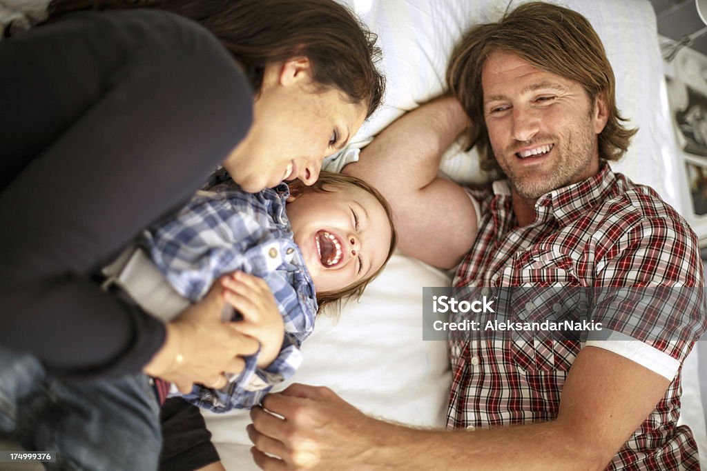 Happy familia - Foto de stock de Abrazar libre de derechos