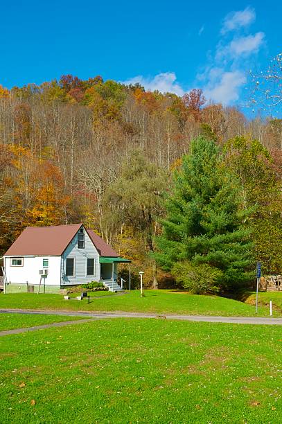 istock country home 174999684