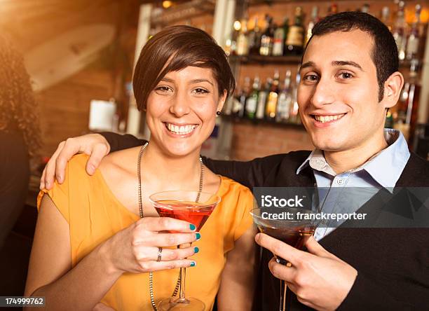 Tostar Amigos Na Discoteca - Fotografias de stock e mais imagens de 20-29 Anos - 20-29 Anos, Adolescente, Adolescência