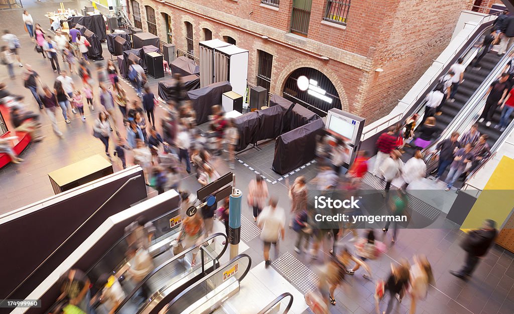 Menschen in einer shopping-mall - Lizenzfrei Einkaufszentrum Stock-Foto