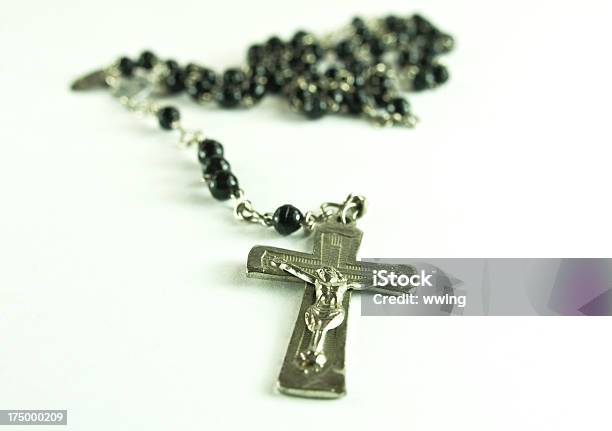 Antiguidade Rosary Com Prata Crucifixo - Fotografias de stock e mais imagens de Antiguidade - Antiguidade, Conta de Rosário, Cor prateada