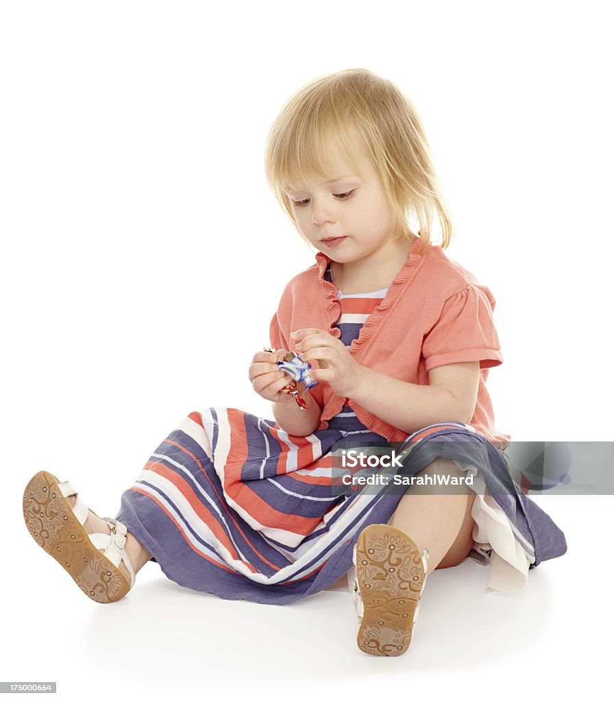 Baby Mädchen Essen Schokolade auf weißer - Lizenzfrei 2-3 Jahre Stock-Foto