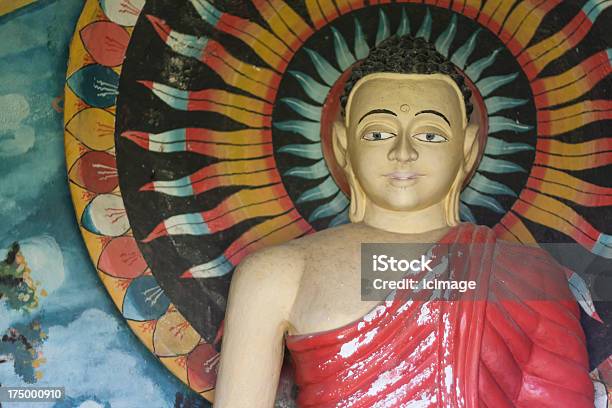 Estatua De Buddah Foto de stock y más banco de imágenes de Aureola - Símbolo - Aureola - Símbolo, Buda, Budismo