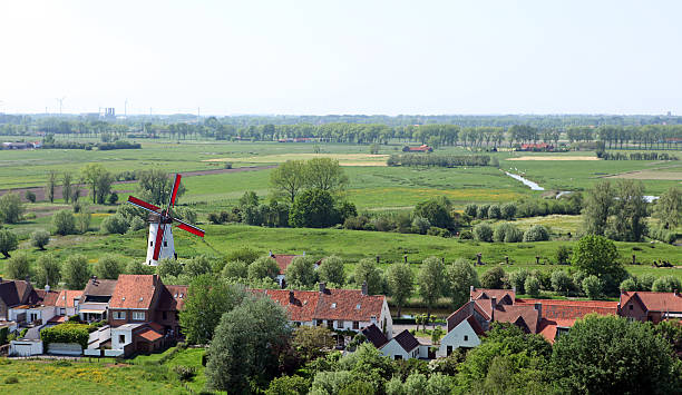 空から見た damme の村ブルージュベルギーの近く - belgium bruges windmill europe ストックフォトと画像