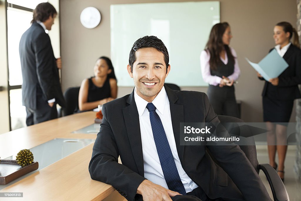 Hispanic business manager im Büro - Lizenzfrei Anzug Stock-Foto