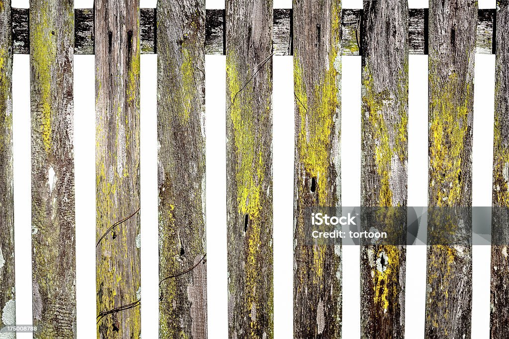 Cerca de madeira velha no jardim - Foto de stock de Adversidade royalty-free