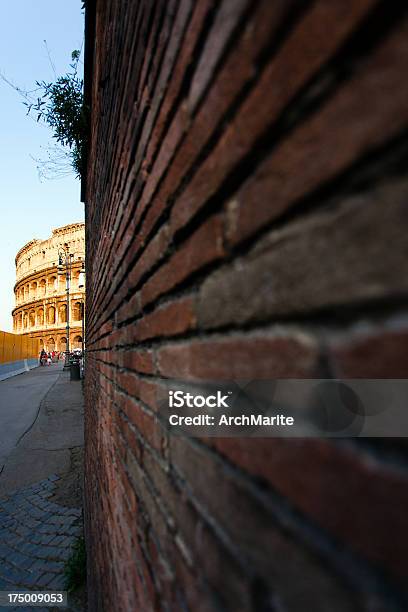 Colosseo - Fotografie stock e altre immagini di Anfiteatro - Anfiteatro, Antico - Condizione, Architettura