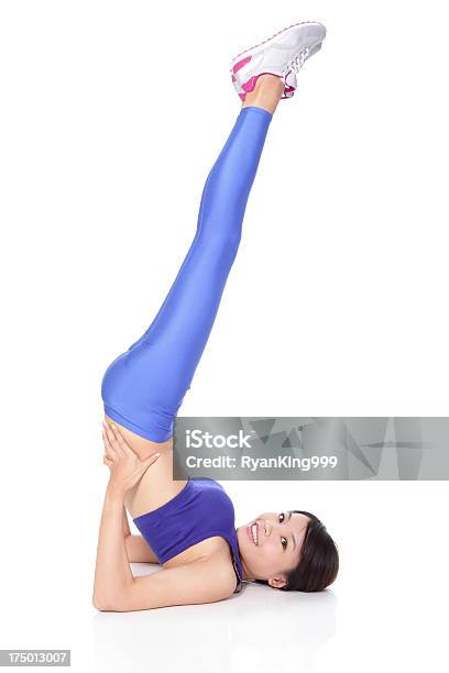 Bella Sport Yoga Donna Fare La Verticale Sulle Mani - Fotografie stock e altre immagini di Adulto