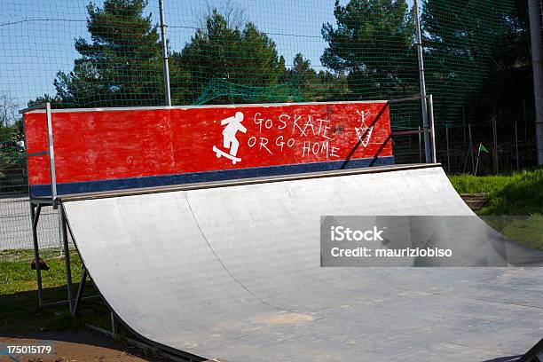 Skateboardingauffahrt Stockfoto und mehr Bilder von Leeds - Leeds, Ausrüstung und Geräte, Bedeckter Himmel