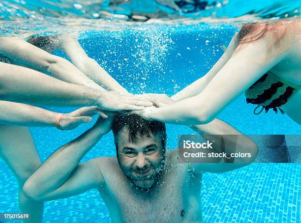 Homem Debaixo De Água - Fotografias de stock e mais imagens de 25-29 Anos - 25-29 Anos, Adulto, Afogar-se