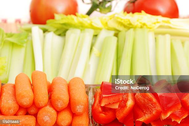 Placa De Materias Vegetales Foto de stock y más banco de imágenes de Alimento - Alimento, Apio, Comida sana