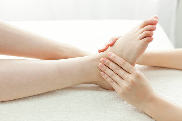 istock The esthetician who massages a foot 175015756