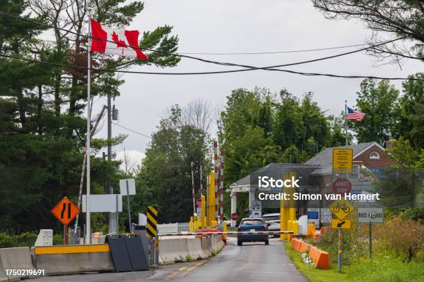 Alburgh에서 캐나다와 미국 사이의 국경 통과 0명에 대한 스톡 사진 및 기타 이미지 - 0명, Border Patrol ... Alburgh에서 캐나다와 미국 사이의 국경 통과 0명에 대한 스톡 사진 및 기타 이미지 - 0명, Border Patrol ...