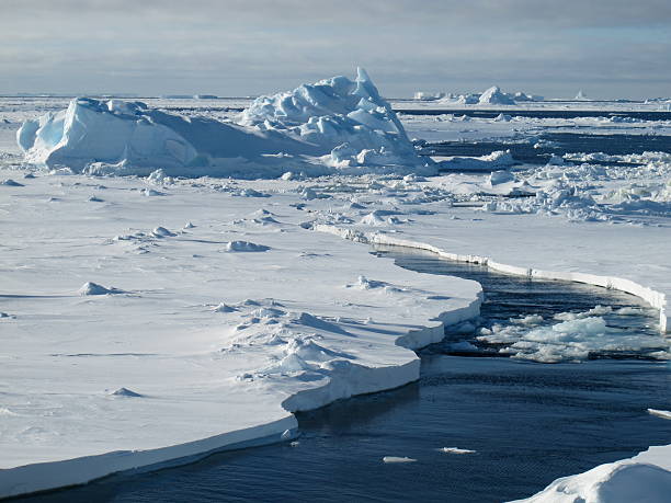 istock Sea ice, Antarctic Ocean 175028666