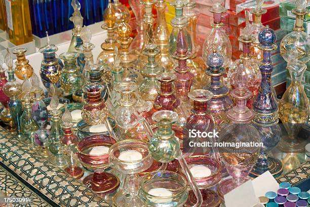 Arabski Perfumy Butelki - zdjęcia stockowe i więcej obrazów Aromaterapia - Aromaterapia, Azja Zachodnia, Biały