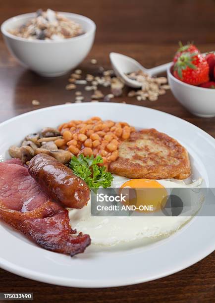 Desayuno Inglés Completo Foto de stock y más banco de imágenes de Al horno - Al horno, Alimento, Alimentos cocinados