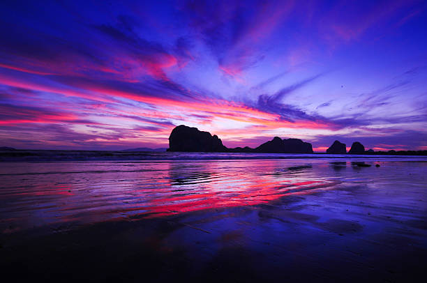 istock Beautiful silhouette sunset at tropical sea 175113099