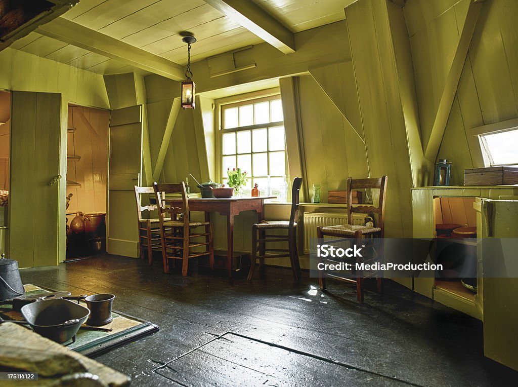伝統的なオランダの風車ハウス - キッチンのロイヤリティフリーストックフォト