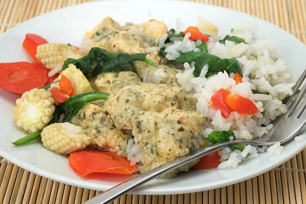 curry de poulet vert thaï - thai culture food ingredient set photos et images de collection