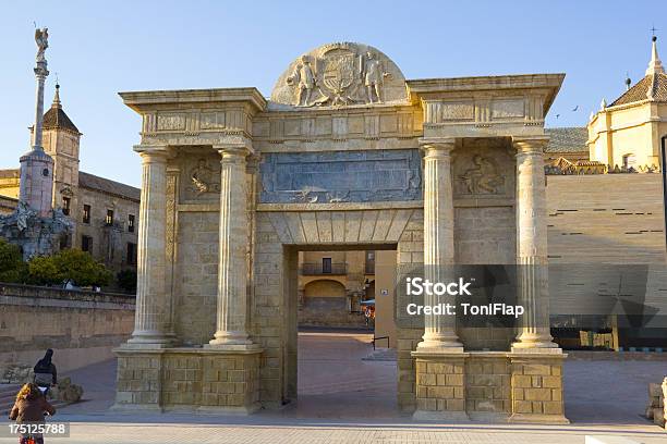Foto de Roman Portas De Córdoba Ponte e mais fotos de stock de Andaluzia - Andaluzia, Arcaico, Arco - Característica arquitetônica