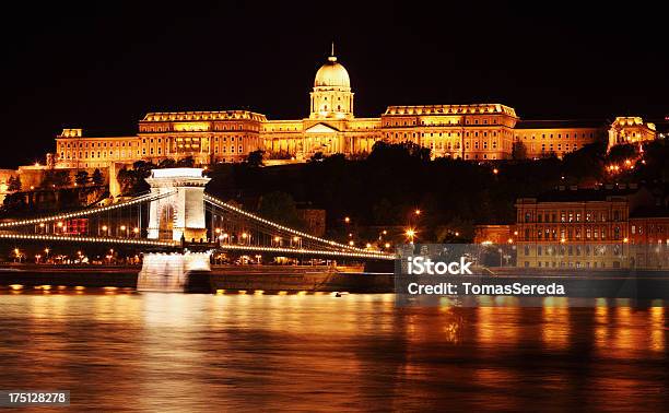 Photo libre de droit de Pont Des Chaînes Széchenyi Et Château De Budapest En Hongrie banque d'images et plus d'images libres de droit de Architecture