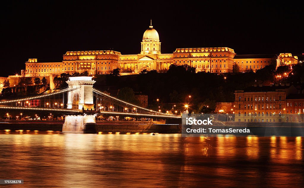 E Ponte das Correntes do Castelo de Budapeste, Hungria - Foto de stock de Arquitetura royalty-free