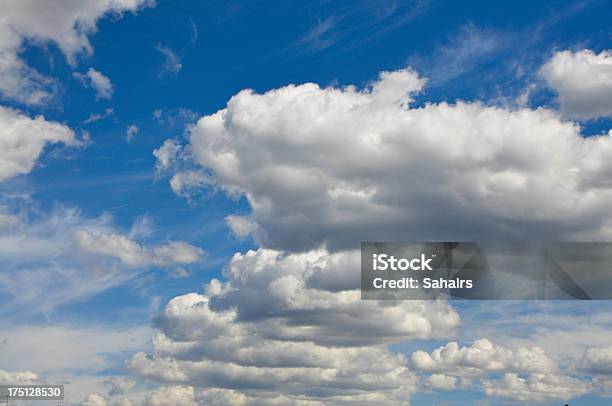 Błękitne Niebo Z Chmur Niesamowite - zdjęcia stockowe i więcej obrazów Bez ludzi - Bez ludzi, Bezchmurne niebo, Biały