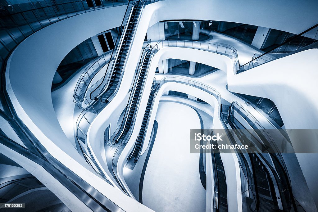Escadas rolantes modernos - Foto de stock de Futurista royalty-free