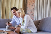 paar-online-shopping-mit-tablet-computer.jpg?b=1&s=170x170&k=20&c=vt1Q6OGZiSS6RNHPHGJO2P6FSeTAJfsAIaaST_D1cfQ=