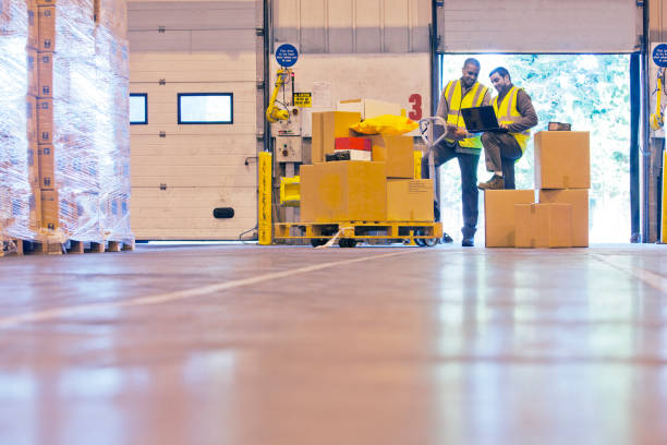 Workers checking boxes in warehouse  loading bay stock pictures, royalty-free photos & images