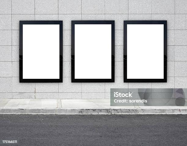 空の看板 Xxxl - 広告看板のストックフォトや画像を多数ご用意 - 広告看板, 三つ, イスタンブール
