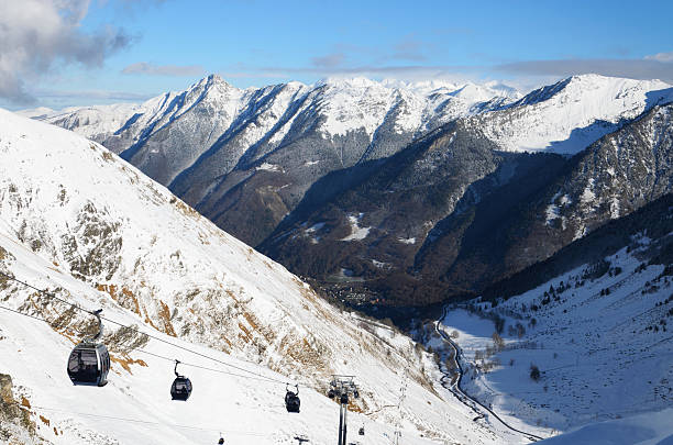 Winter-Pyrénées mit einer Gondel lift – Foto