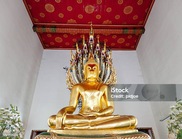 Gold Buddhastatuen Im Wat Aruntempel Bangkok Thailand Stockfoto und mehr Bilder von Asiatische Kultur