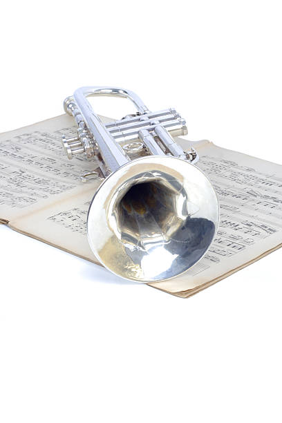 trumpet i muzyka notatki - recording studio trumpet musical instrument jazz zdjęcia i obrazy z banku zdjęć