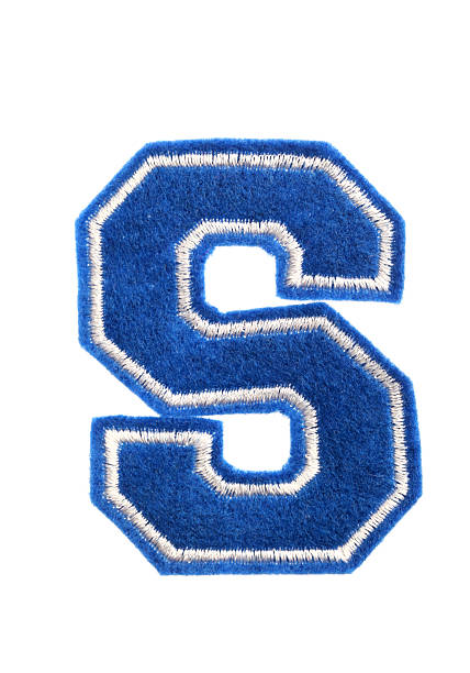 varsity in stile college lettera s - alphabet blue felt capital letter foto e immagini stock