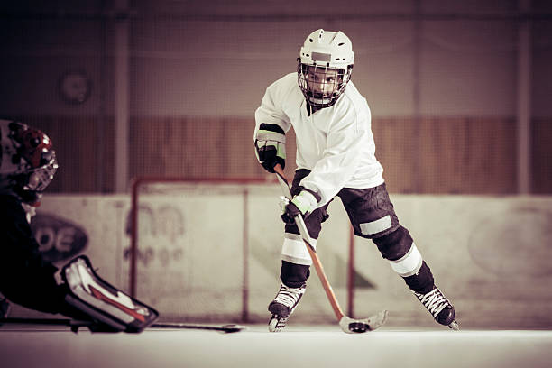 little league niños de hockey de capacitación - campeonato deportivo juvenil fotografías e imágenes de stock