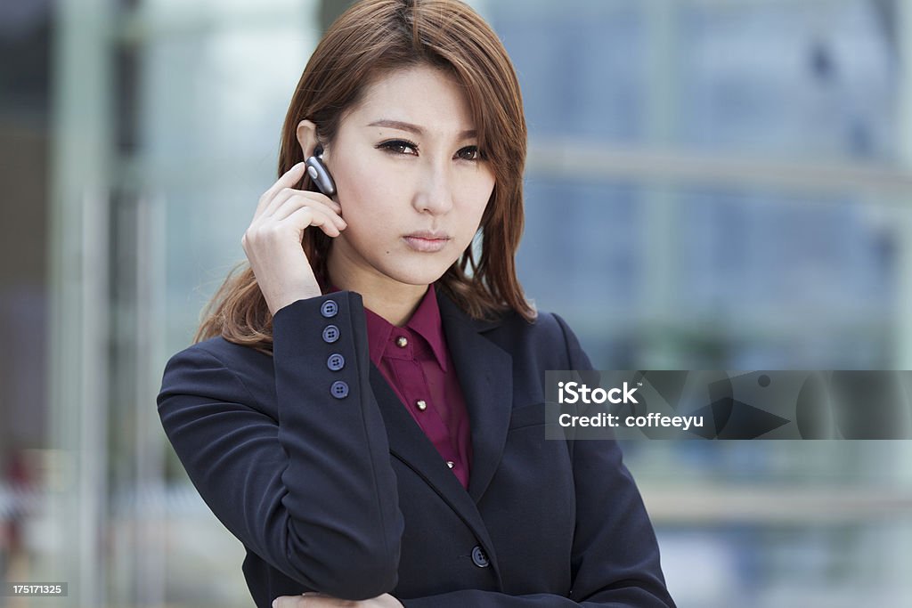 businesswomen お電話 - 1人のロイヤリティフリーストックフォト
