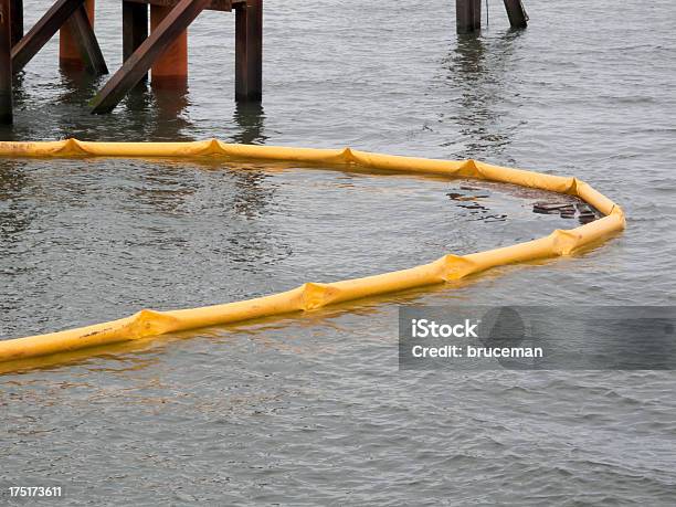 Foto de Óleo Flutuante De Contenção e mais fotos de stock de Vazamento de óleo - Vazamento de óleo, Inflável, Amarelo