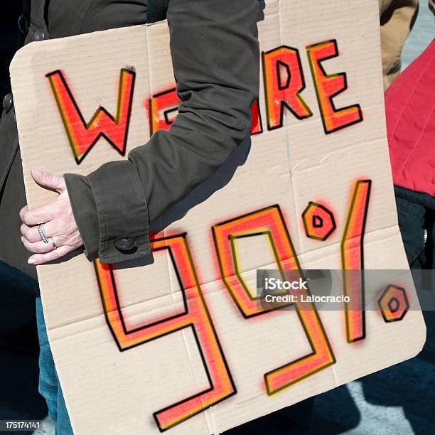 Estamos 99 Foto de stock y más banco de imágenes de Manifestación - Manifestación, 80-89 años, Cartel