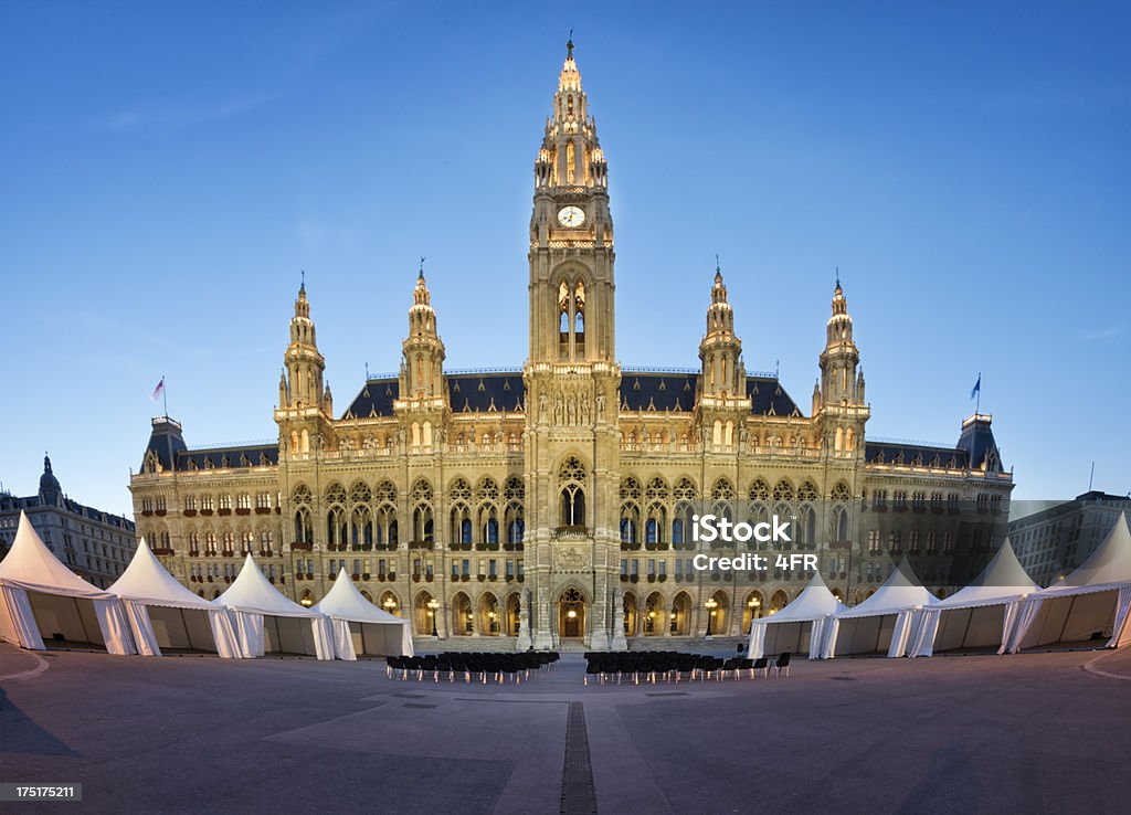 Prefeitura de Viena-Rathaus Wien iluminadas (XXXL) - Foto de stock de Arquitetura royalty-free