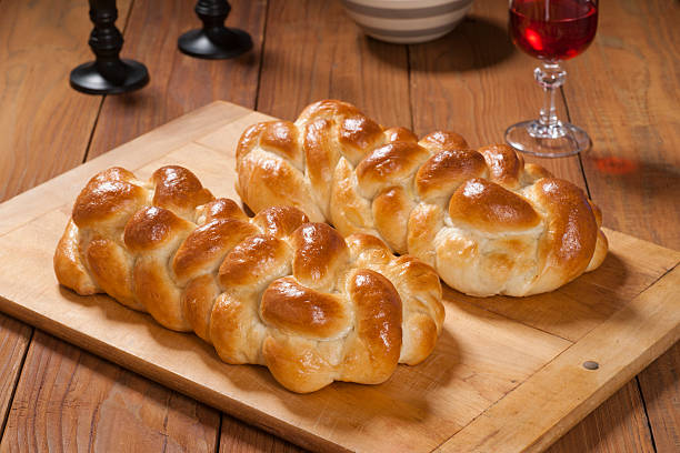 sabbat challahbrot - hanukkah loaf of bread food bread stock-fotos und bilder