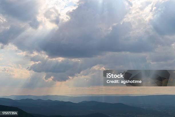 Sun Rige Imags Sun Rays Over The Blue Ridge Mountains Stock Photo - Download Image Now ...